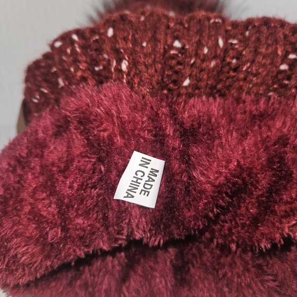 💌 LCZTN Pom Pom Hat Slouchy Cable Knit Tobogan Ski Hat Burgundy - Picture 9 of 10